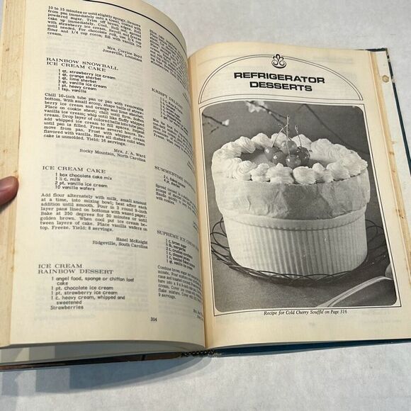 Vintage Cookbook Set 1967 Desserts, 1987 Southern Living Annual Recipes - Picture 12 of 13